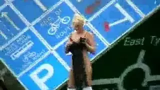 كارينا كابور في علاقة ثلاثية خشنه مباشرة