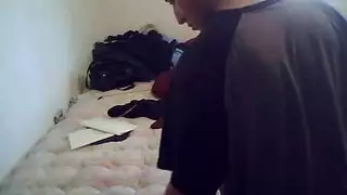 مضاجعة عائلية خفية: ركوبه بينما الأم نائمة