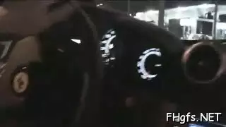 استشارة صريحة لفتاة صغيرة: علاج بالاختراق المزدوج