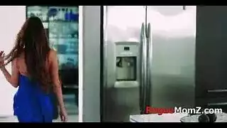 درس إباحي: مص وركوب خصيتي أم مثيرة