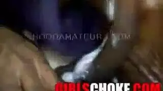 زوجة تبتلع السائل المنوي بينما الزوج يشاهد عاجزًا