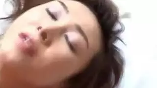 الحارقات الآسيويات يتبادلن الدمى ويأكلن المهبل في مقطع صارخ