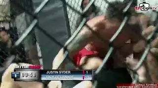 فتاة تركية مراهقة تتعرض لاختراق مزدوج في حلبة ملاكمة متعرقة