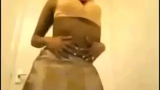 من الحجاب إلى العري: الكشف الكامل للعاهرة الصومالية إكس إكس إكس