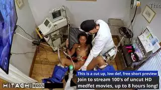 فيلم إباحي: المراهقة المضطربة تختبر هزات جماع مذهلة من عصا هزاز