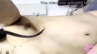 عارضات هواة مثيرات يبللن ويجنن في عرض إباحي صريح