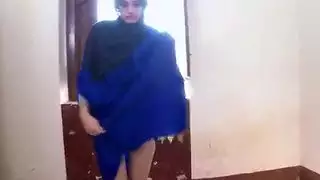 المراهقة العربية بينيلوب تُدَق بقوة من قبل معلمها في مشهد إباحي صريح