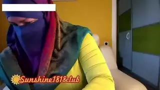 الشرق الأوسط الحجاب فتاة عربية مسلمة مع كبير الثدي على كام تسجيل نوفمبر