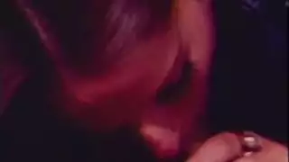 زوجة كلاسيكية ناضجة في مشهد صريح