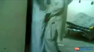 بنت بتتناك لبسه اصفر