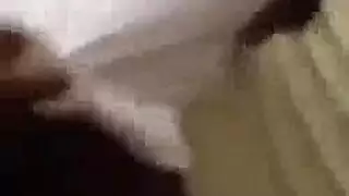 بعد الحصول على فرصة لامتصاص الديك ، حصلت نائب الرئيس الجياع شقراء على مارس الجنس حتى جاءت