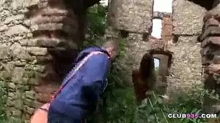 حركة رفع التنورة: شقراء تمارس الجنس في كشك التلفزيون الواقعي