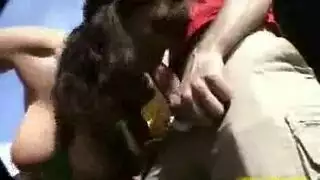 وقحة الآسيوية القذرة هي الحصول على بوسها يمسح من الظهر ثم الحصول على مارس الجنس من الصعب