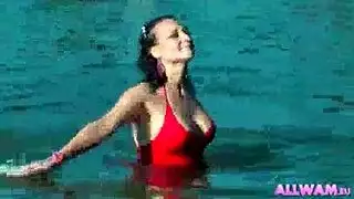 جنس فموي مزدوج وجماعي مع امرأة ناضجة تشاهد