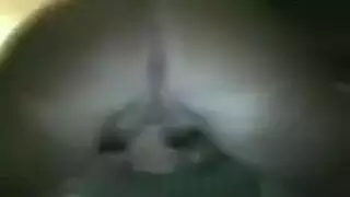 عاهرة آسيوية تمارس الجنس صعوداً ونزولاً مع رجلين