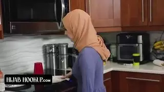 جميلة محجبة تمص بلعق قبل جنس راعية البقر الجامح