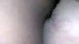 جنس خشن بقضيب صلب يجعل المراهقة تنزل بشدة