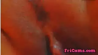 عمى ينام معى على السرير