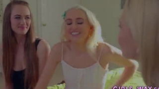 انتشرت فاتنة صغيرة titted من أجل صديقها ، الذي يتوق إلى ممارسة الجنس معها كما لم يحدث من قبل