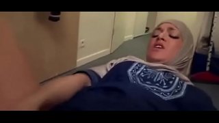 جزائرية محجبة تعشق الزب الفرنسي في طيزها و كسها