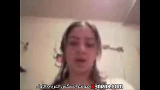 فتاة عربية ممحونة نار صور فيديو لحبيبها وتلعب في كسها وأحلي اهات