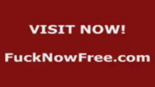 يتناوب الأطفال الآسيويون الأقرن على مص الديك قبل أن يحشووا به ، مثل الديوك