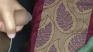التقط رجل قرني خادمة ساخنة من النادي الليلي مارس الجنس معها في مكتبها.