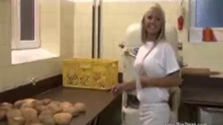 صوركس راهبه الكنيسه