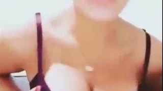 افلام سكس ويب اونلاين ءىءء مصرية تهيج بزازها وكلامها ساخن
