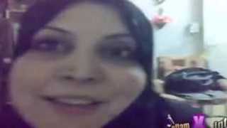 نيك محجبة مصرية اربعينية تقلع الحجاب تمص وتتناك