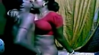سخيف و سخيف زوجتي و نائب الرئيس في بوسها ضيق.