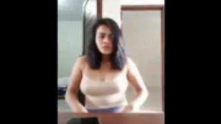 أربع نساء، آسيوي، ألماني ورسم جبهة مورو يواجه شيئا مثليه لطيف في هذا الاستوديو.